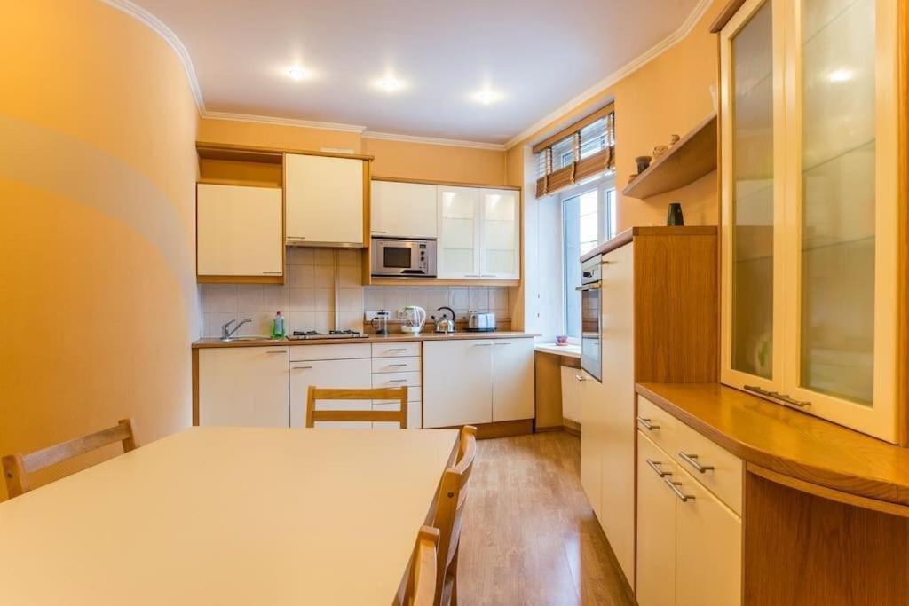 Old Town Apartment Next To Saint Peter'S Church Riga Luaran gambar