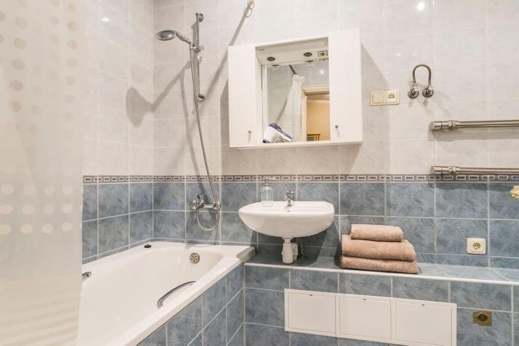 Old Town Apartment Next To Saint Peter'S Church Riga Luaran gambar